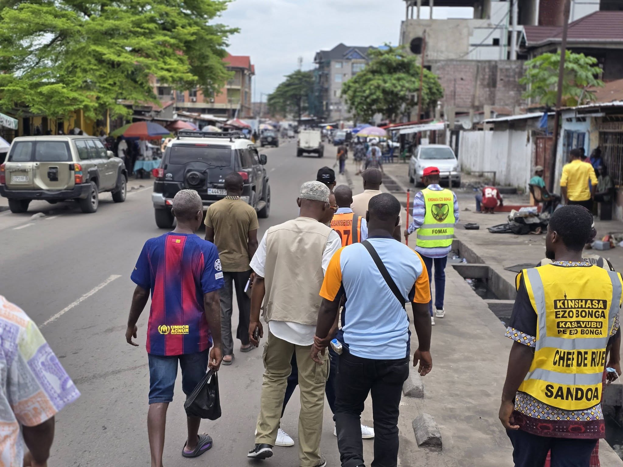 Inspection des travaux de construction de l’avenue Irebu.